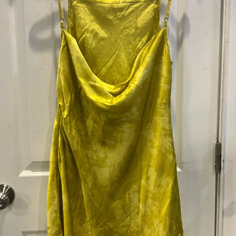 Urban Outfitters Yellow Dress with Dragon Embroidery - Picture 4 of 11